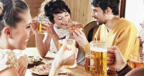 Uống nước ngọt sau khi uống rượu bia có hại không? Tác hại của kết hợp nước ngọt và rượu bia là gi?